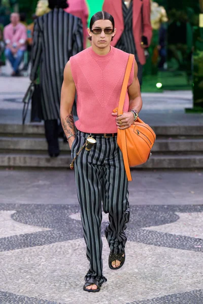 Look 11